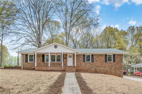 3161 Prytania Rd, Winston Salem, NC 27106