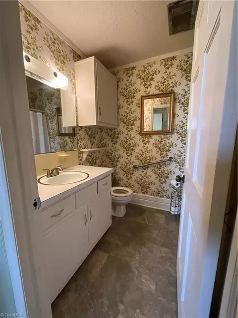 Bath - 1158 Mountain View Rd, King, NC 27021 photo 1 of 4