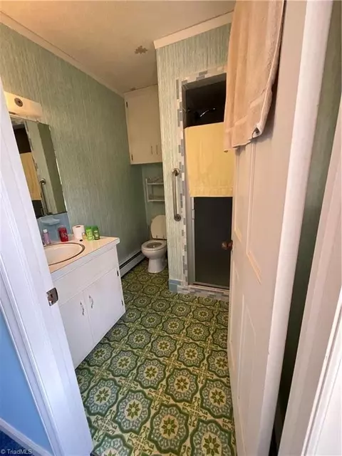 Bath - 1158 Mountain View Rd, King, NC 27021 photo 2 of 4