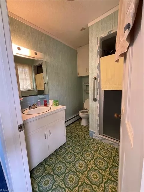 Bath - 1158 Mountain View Rd, King, NC 27021 photo 3 of 4