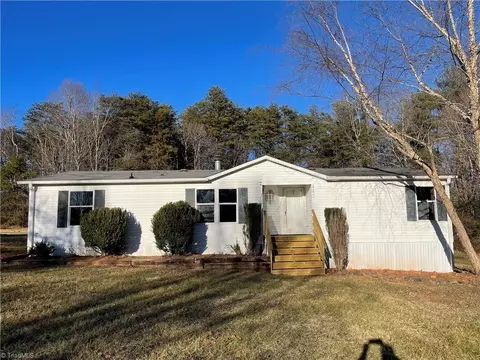 443 Main St E, East Bend, NC 27018
