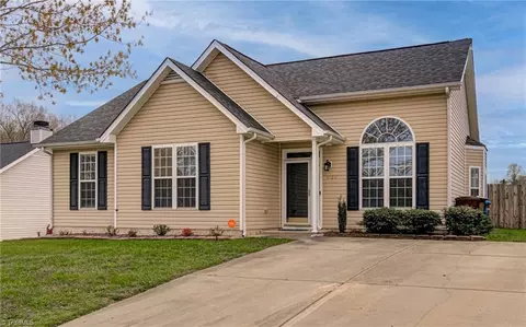 5420 Bradburn Dr, Mcleansville, NC 27301