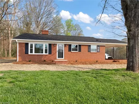 686 Hogan Creek Rd, Siloam, NC 27047