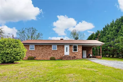 5456 Finch Farm Rd, Trinity, NC 27370
