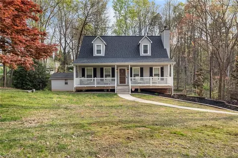 7207 Fairway Pines Ct, Walkertown, NC 27051