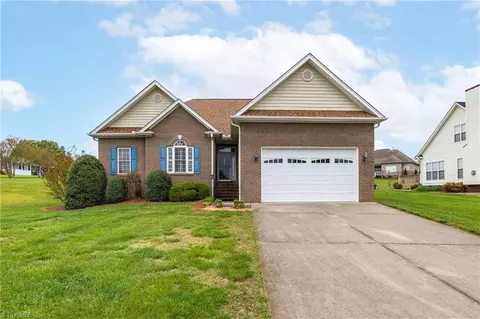 407 Gravelawn Dr, Kernersville, NC 27284