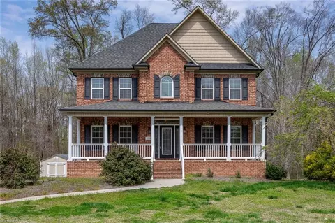 108 Loganberry Ct, Clemmons, NC 27012