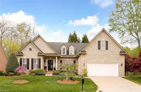 2 Bluff Ridge Ct, Greensboro, NC 27455