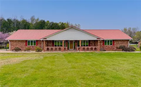 1604 Teague Ln, Kernersville, NC 27284