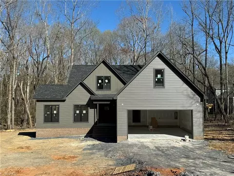 425 Brookwood Ave E, Liberty, NC 27298