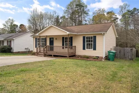 Exterior - 137 Bellevue Dr, High Point, NC 27265 photo 4 of 9