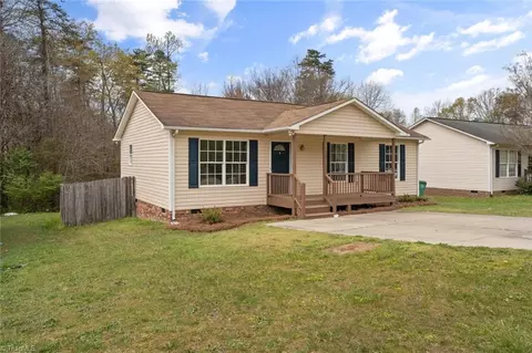 Exterior - 137 Bellevue Dr, High Point, NC 27265 photo 3 of 9