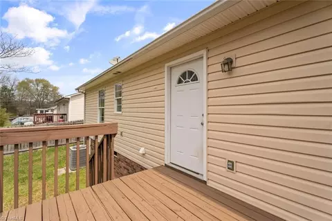 Exterior - 137 Bellevue Dr, High Point, NC 27265 photo 5 of 9
