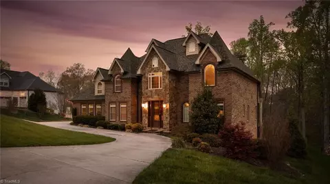 8557 Sheppards Run Dr, Kernersville, NC 27284