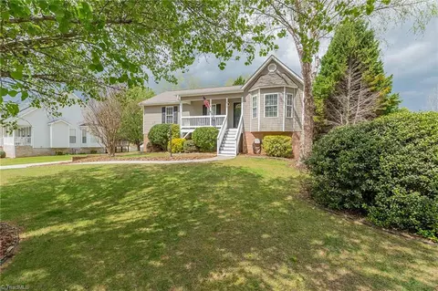 1025 Winterside Ln, Winston Salem, NC 27107