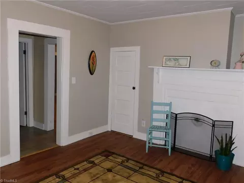 Living - 699 Red Brush Rd, Mount Airy, NC 27030 photo 4 of 6