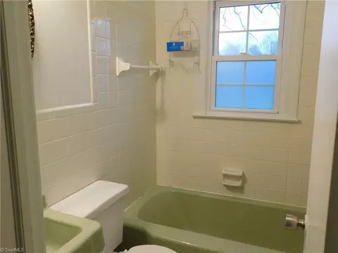 Bath - 699 Red Brush Rd, Mount Airy, NC 27030 photo 1 of 1