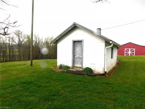 Exterior - 699 Red Brush Rd, Mount Airy, NC 27030 photo 8 of 12