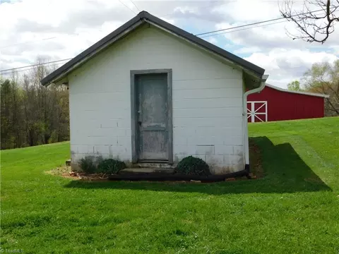 Exterior - 699 Red Brush Rd, Mount Airy, NC 27030 photo 7 of 12