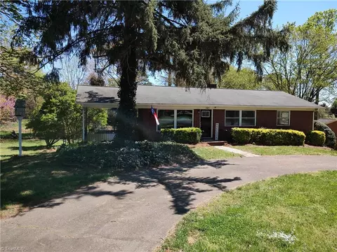 165 Peace Haven Rd S, Winston Salem, NC 27104