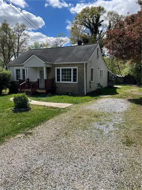 Exterior - 810 Mark St, High Point, NC 27260 photo 10 of 14