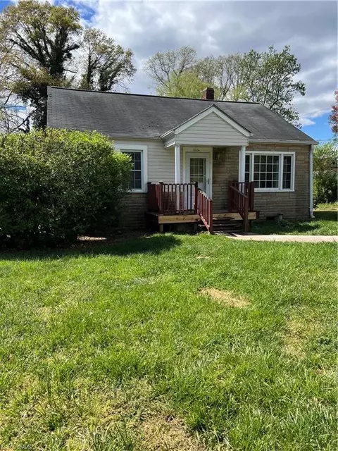 Exterior - 810 Mark St, High Point, NC 27260 photo 4 of 14