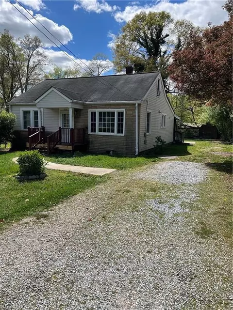 Exterior - 810 Mark St, High Point, NC 27260 photo 9 of 14