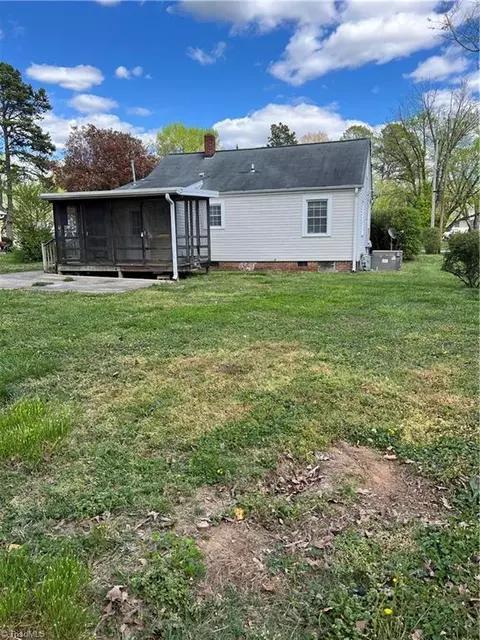 Exterior - 810 Mark St, High Point, NC 27260 photo 13 of 14