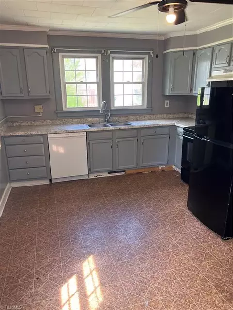 Kitchen - 810 Mark St, High Point, NC 27260 photo 4 of 4