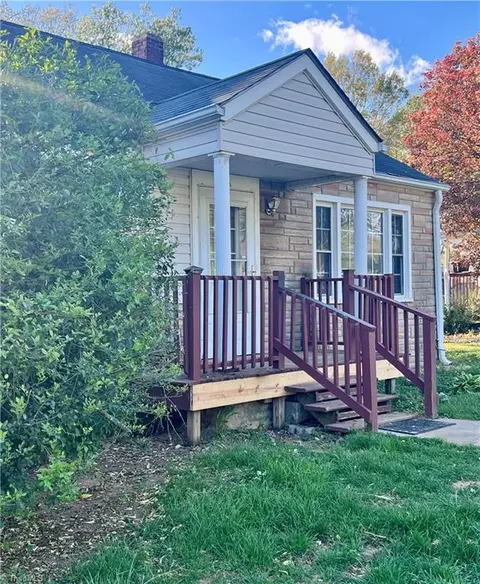 Exterior - 810 Mark St, High Point, NC 27260 photo 2 of 14