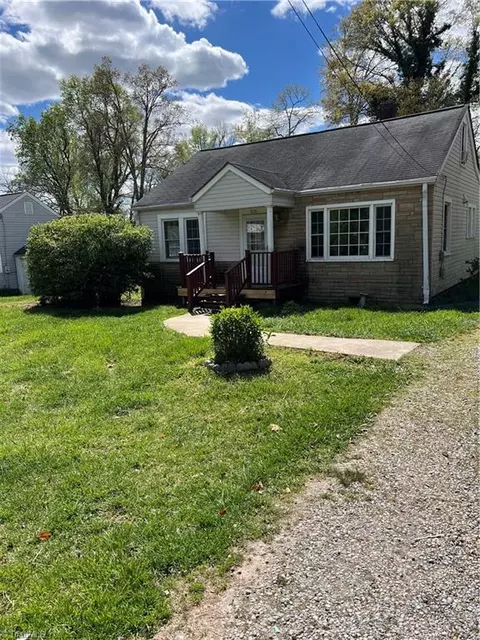Exterior - 810 Mark St, High Point, NC 27260 photo 8 of 14