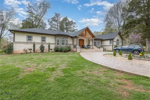 5810 Mcgee St, Winston Salem, NC 27105