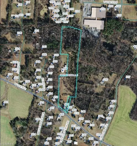 402 404 Lee Ave W, Yadkinville, NC 27055