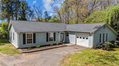 1784 Ryefield Ct, Kernersville, NC 27284