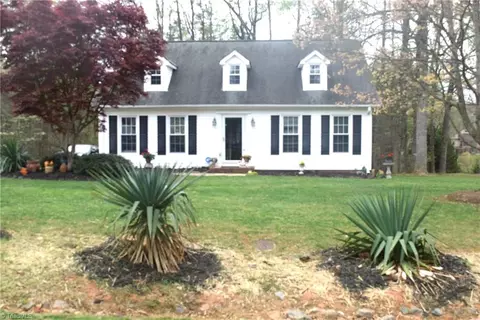 5242 Shaddowfax Dr, Kernersville, NC 27284