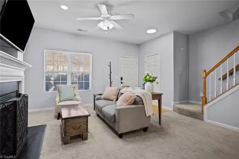 1641 Olivers Crossing Cir, Winston Salem, NC 27127