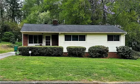612 Woodridge Ln, High Point, NC 27262
