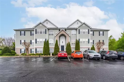 4700 Pennoak Ln #L, Greensboro, NC 27407