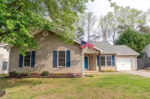 1460 Lewisburg Pointe Dr, Clemmons, NC 27012