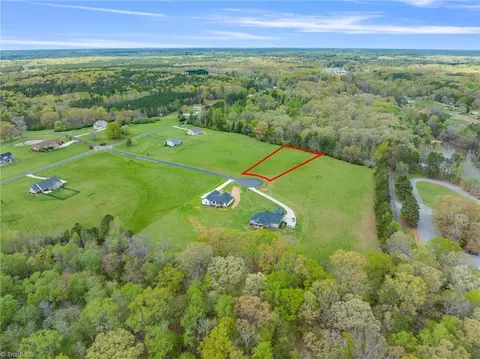211 Houstons Hideaway, Lexington, NC 27292