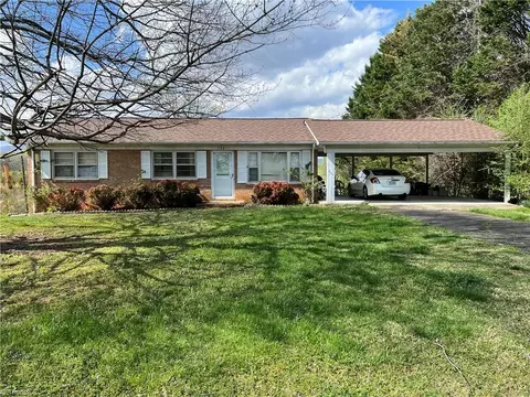 124 Reid Flippin St, Mount Airy, NC 27030