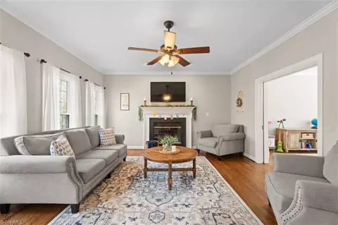 Living - 3419 Tanglebrook Trl, Clemmons, NC 27012 photo 2 of 6