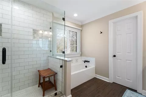 Bath - 3419 Tanglebrook Trl, Clemmons, NC 27012 photo 3 of 7