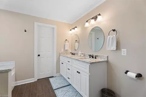 Bath - 3419 Tanglebrook Trl, Clemmons, NC 27012 photo 2 of 7