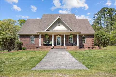 170 Pond Meadow Ln, High Point, NC 27265