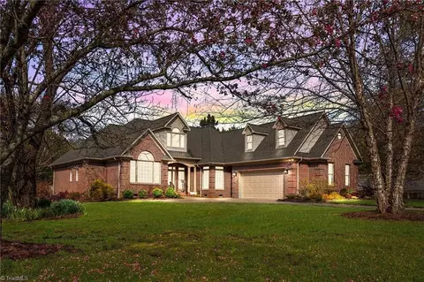 107 Oak St, Faith, NC 28041