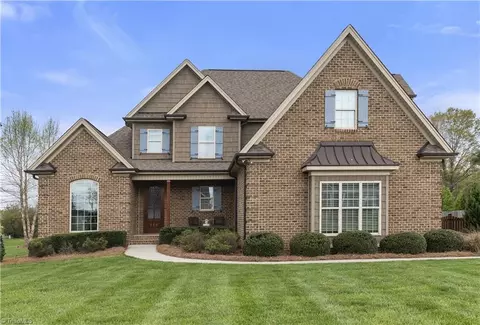 109 Caudle Meadows Dr, Advance, NC 27006