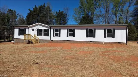 138 Whitestone Dr, Ruffin, NC 27326