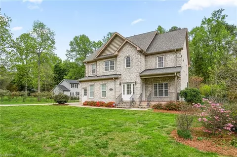 5528 Salem View Rd, Pfafftown, NC 27040