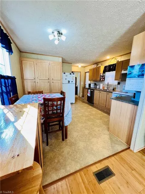 326 Huffman Fork Rd, Purlear, NC 28665 photo 12